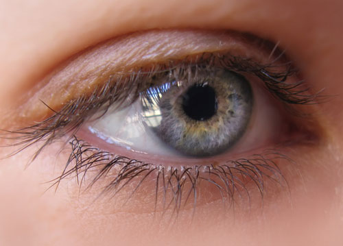 Một số triệu chứng ở mắt có thể cảnh báo nguy cơ mắc bệnh kịp thời